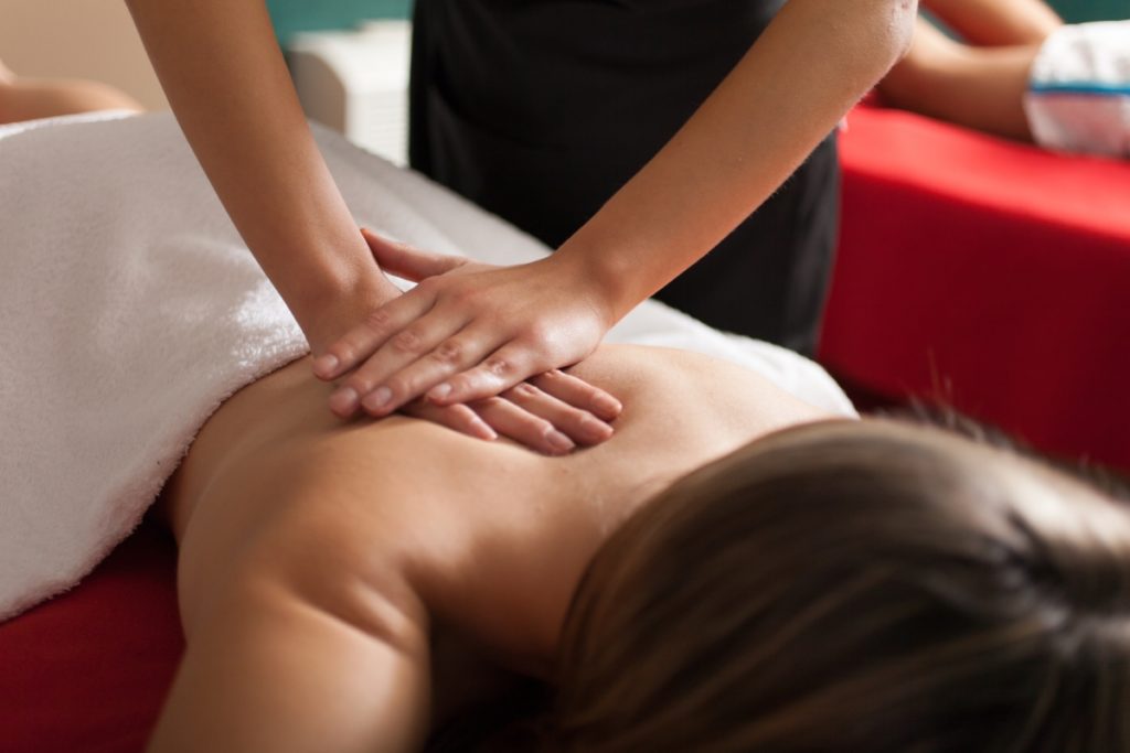 massage therapist giving Palm Coast mobile massage